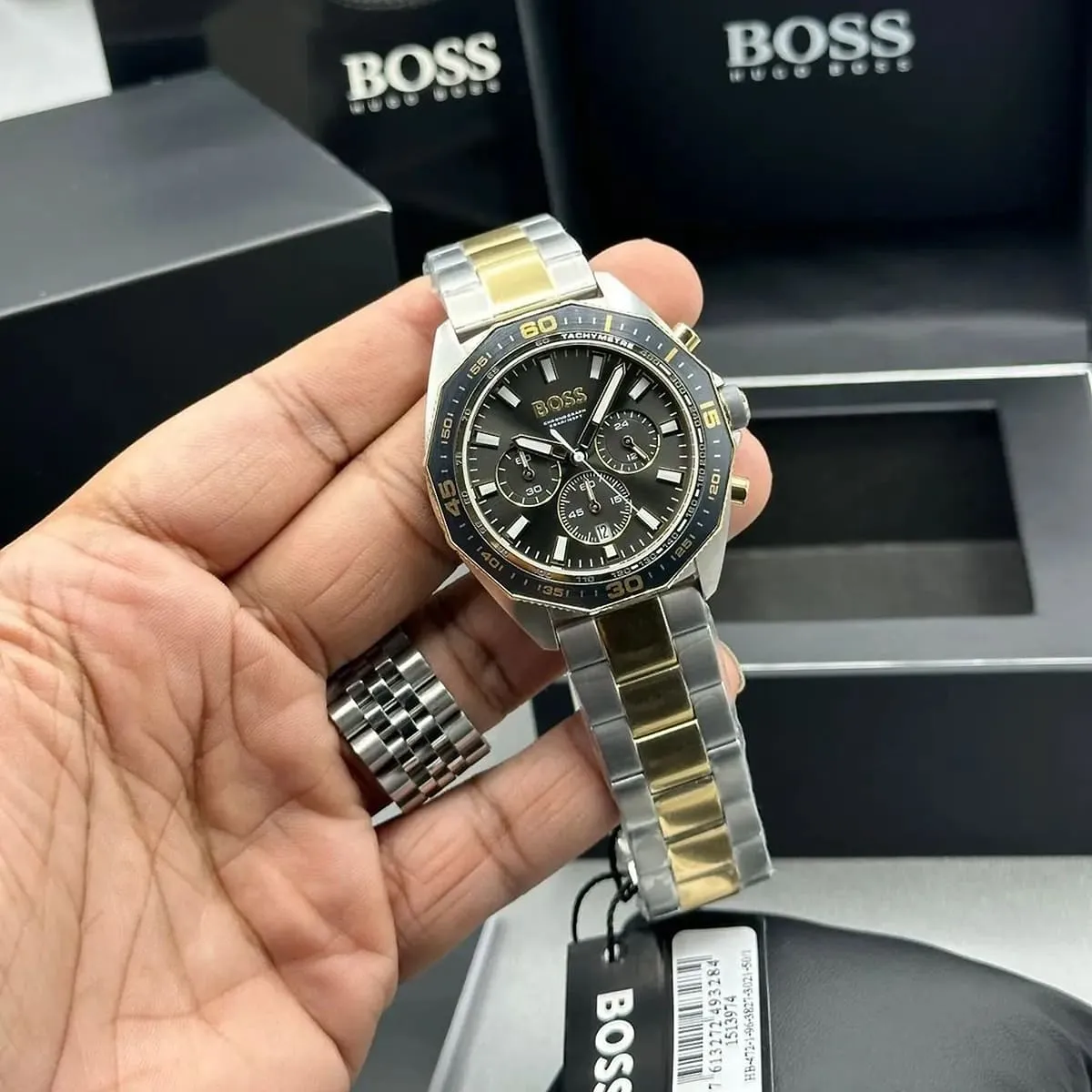 1513974-hugo-boss-watch-chronograph-5bar-165ft-men-gray-dial-metal-stainless-silver-gold-strap-quartz-battery-analog-energy_17 Montre Hugo Boss Homme 1513974 – Élégance Bicolore
