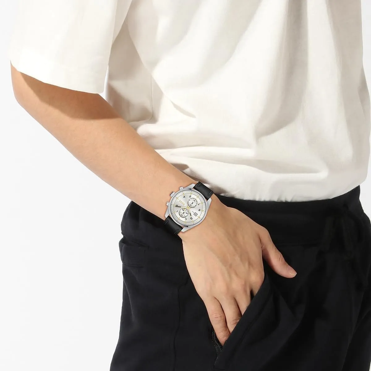 1514147-hugo-boss-watch-5bar-men-silver-dial-leather-black-strap-quartz-battery-analog-chronograph-skytraveller_5 Montre Homme Hugo Boss Skytraveller 1514147