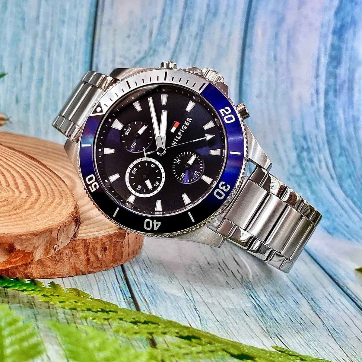 1791917-tommy-hilfiger-watch-men-blue-dial-metal-stainless-steel-silver-strap-quartz-battery-analog-larson_5 Montre Tommy Hilfiger Homme 1791917 – Style Bleu