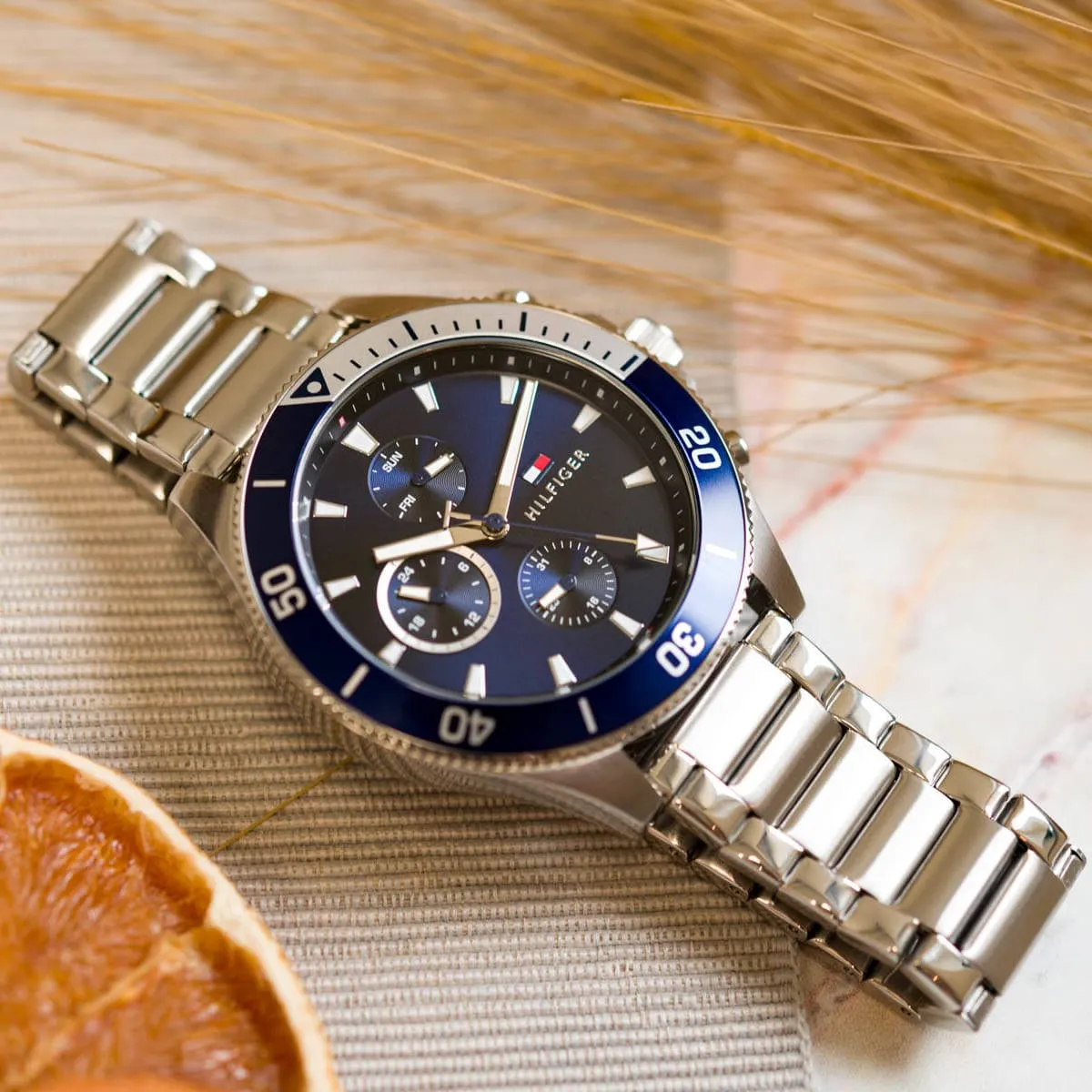 1791917-tommy-hilfiger-watch-men-blue-dial-metal-stainless-steel-silver-strap-quartz-battery-analog-larson_6 Montre Tommy Hilfiger Homme 1791917 – Style Bleu