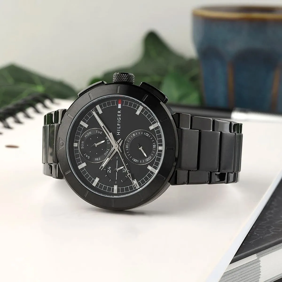1792119-tommy-hilfiger-watch-men-black-dial-metal-stainless-steel-strap-quartz-analog-lorenzo_5 Montre Tommy Hilfiger Homme 1792119 – Élégance Noire
