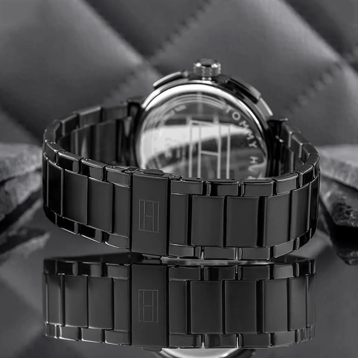 1792119-tommy-hilfiger-watch-men-black-dial-metal-stainless-steel-strap-quartz-analog-lorenzo_8 Montre Tommy Hilfiger Homme 1792119 – Élégance Noire
