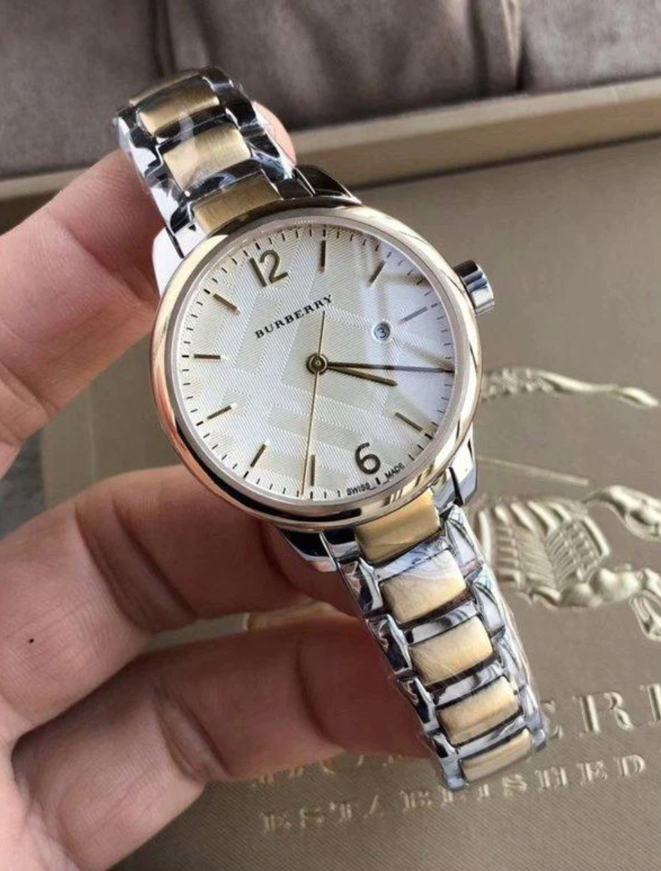 Capture-décran-2022-10-11-à-14.40.57 Montre Femme Burberry BU10118 – Élégance