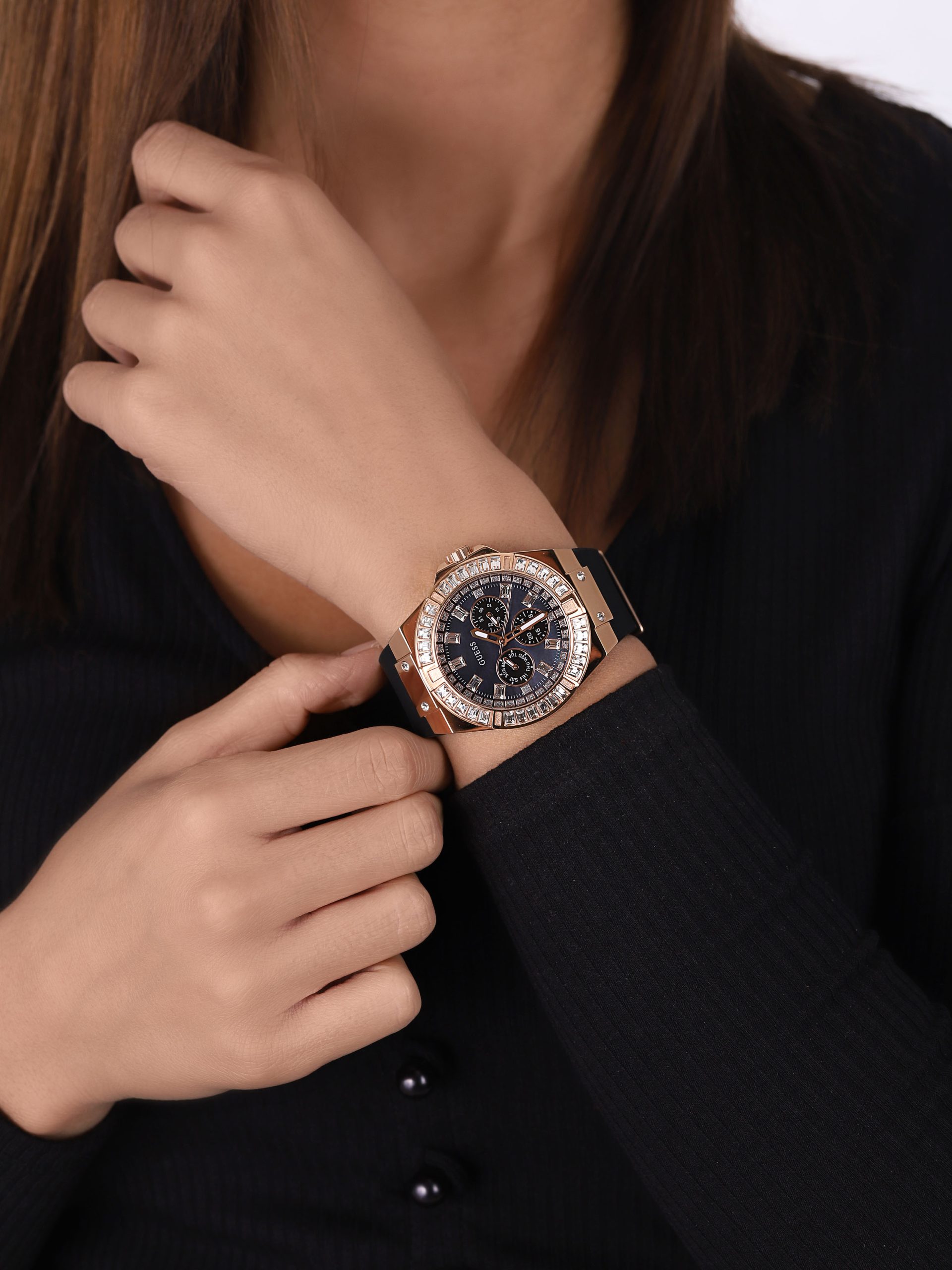 zegarek-guess-gw0118l2-kwarcowy-damski-bransoleta-venus-6 Montre Femme Guess Venus GW0118L2 – Élégance Moderne