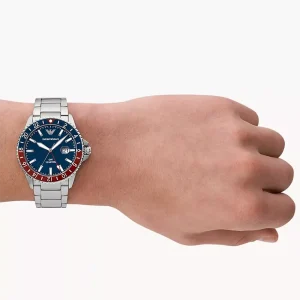 AR11590 onwrist 663f59f38fa8d