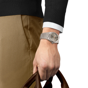 e7898dfc c604 4013 a612 e45c47b403d4 T137 807 44 061 00 WRIST