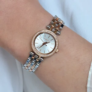 Zegarek damski Michael Kors MK3298 Petite Darci Ksztalt koperty okragla 800x 5d6cb1b1 e942 474c af82 06a0ad1c8266 1024x1024