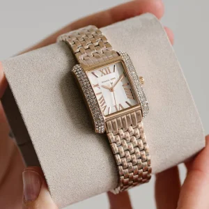 montre michael kors emery mk4743 detail cristaux lunette.png
